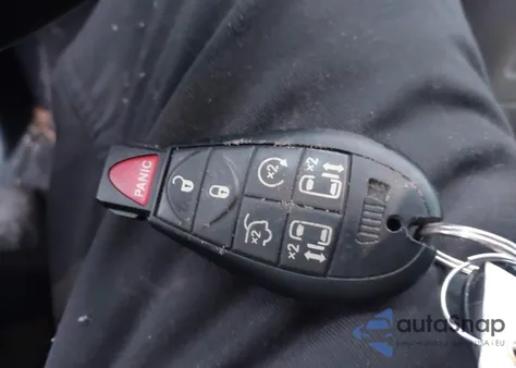 2011 Chrysler Town & Country Touring-L z USA, uszkodzony, nr VIN 2A4RR8DG3BR759389